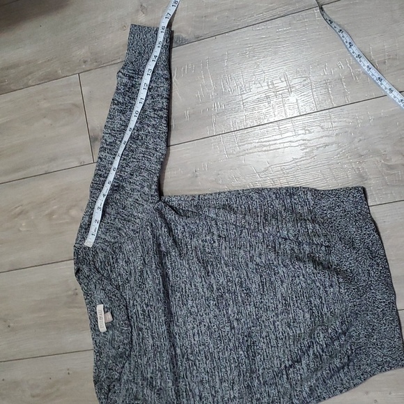 Like New Sweater - Picture 7 of 8